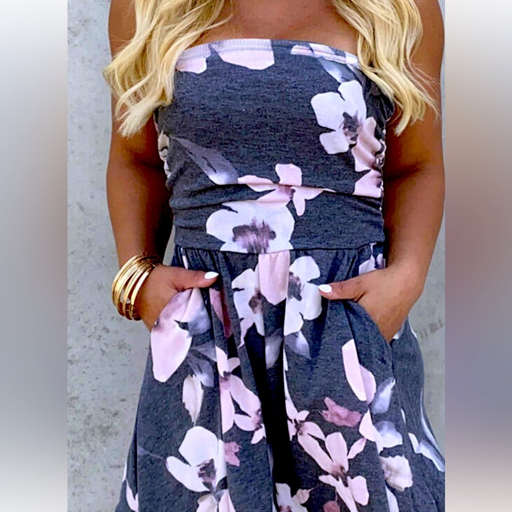 NWOT STRAPLESS FLORAL ROMPER